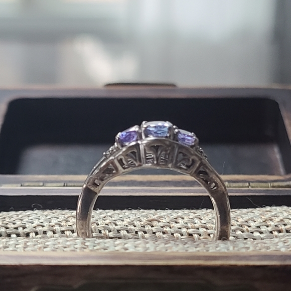 Tanzanite ring - Picture 2 of 3
